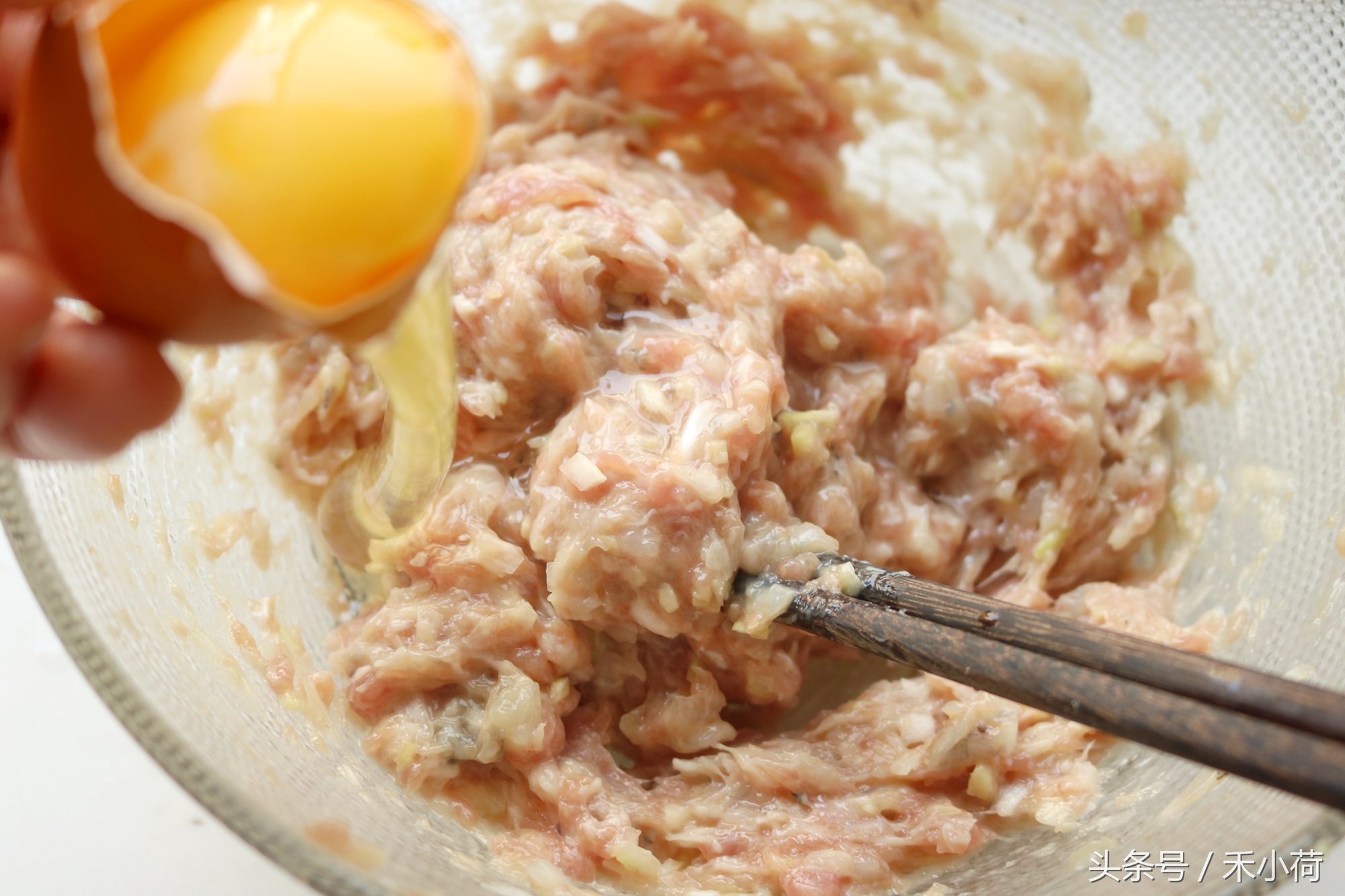 肉丸怎么做成q弹又好吃,肉丸如何才能做的q弹软糯