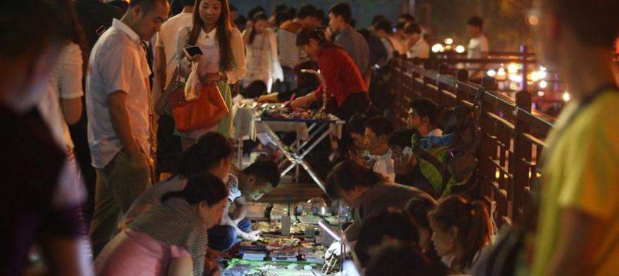 比较火的夜市摆摊卖衣服,夜市摆摊卖衣服利润大吗