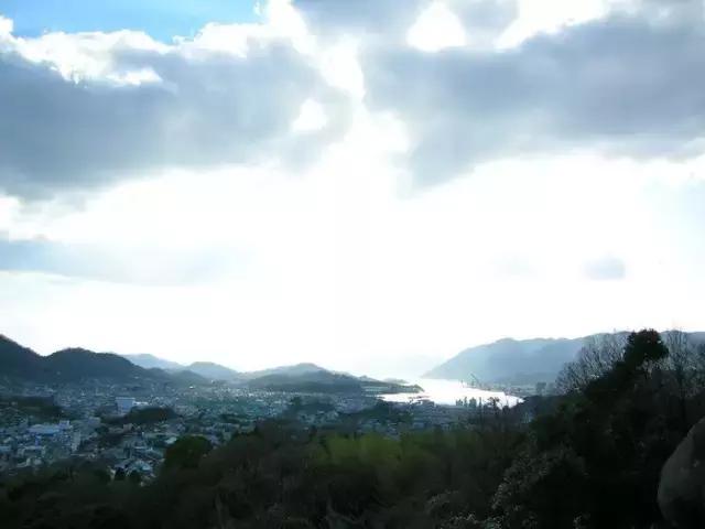 再提起广岛，脑海中不再是那首老歌或是那部黑白的法国电影