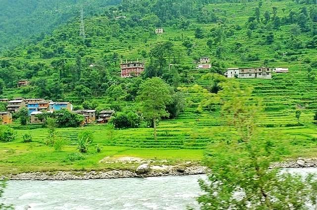 尼泊尔空中客车,尼泊尔大巴司机山路开车视频