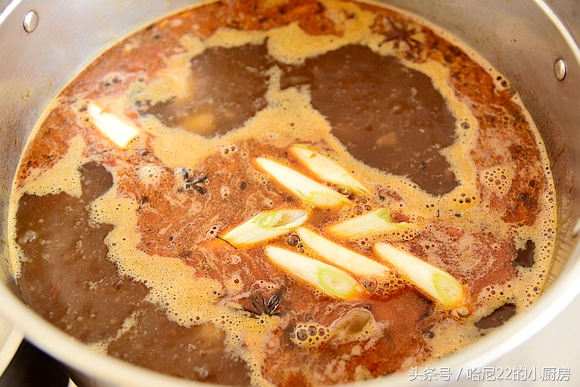 土鸡炖汤什么时候放盐要不要焯水,土鸡炖汤焯水的黄油要不要去掉