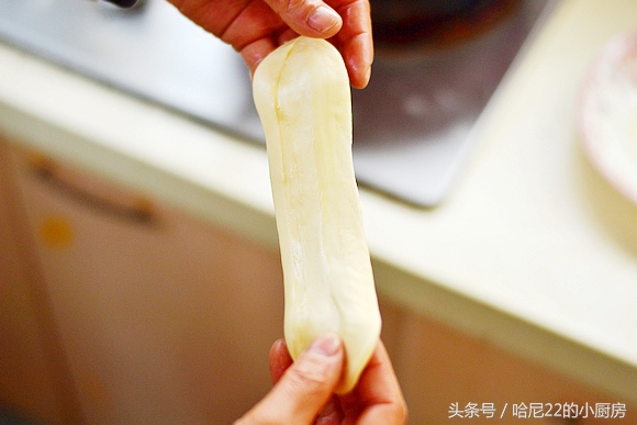 土鸡炖汤什么时候放盐要不要焯水,土鸡炖汤焯水的黄油要不要去掉