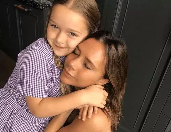 创品牌、打小三、一家人都是高颜值……贝嫂的彪悍人生不解释