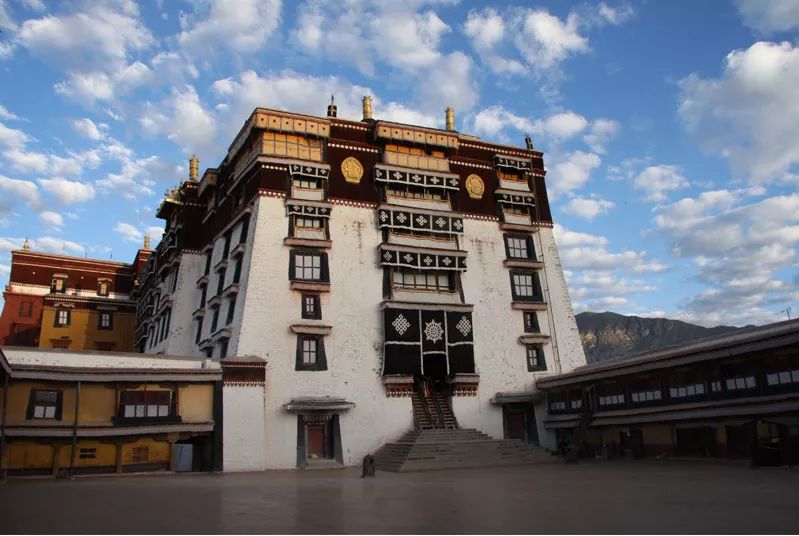 拉萨的布达拉宫到底藏了什么秘密,西藏布达拉宫能看到前世今生