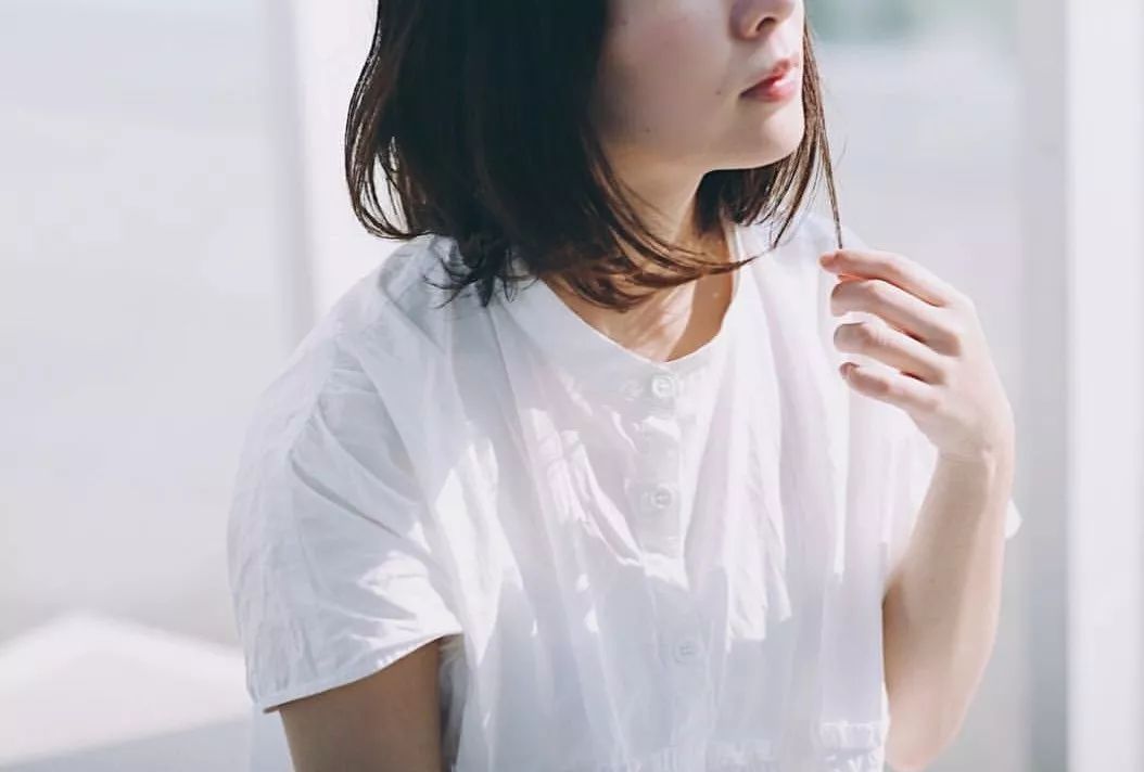 拍照时怎样做到不畏惧镜头,害怕镜头怎么克服