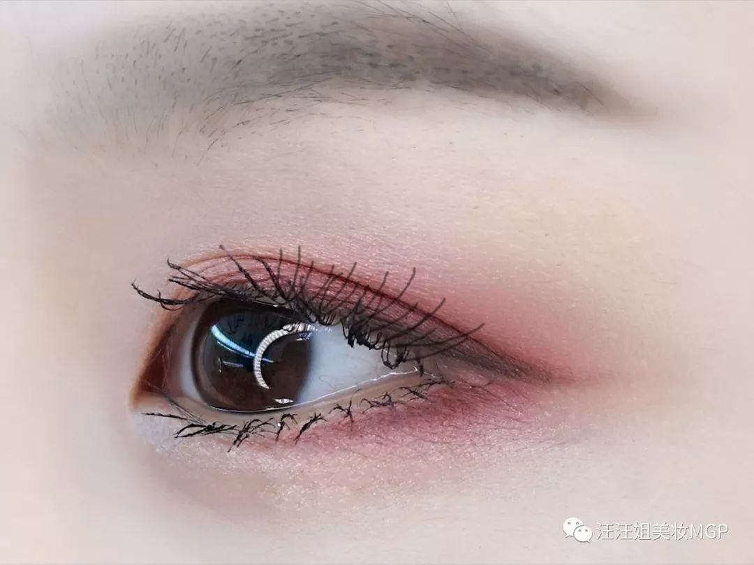 快速学会睫毛夹翘的技法视频教程,只用一招轻松学会夹出睫毛