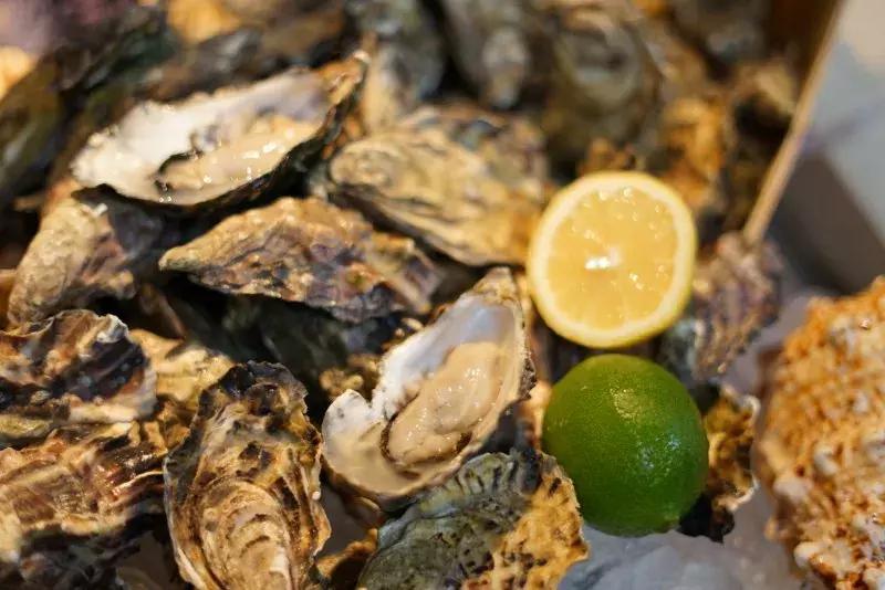 周末畅刷法国生蚝！招牌西班牙海鲜饭、珍稀火腿天天有！