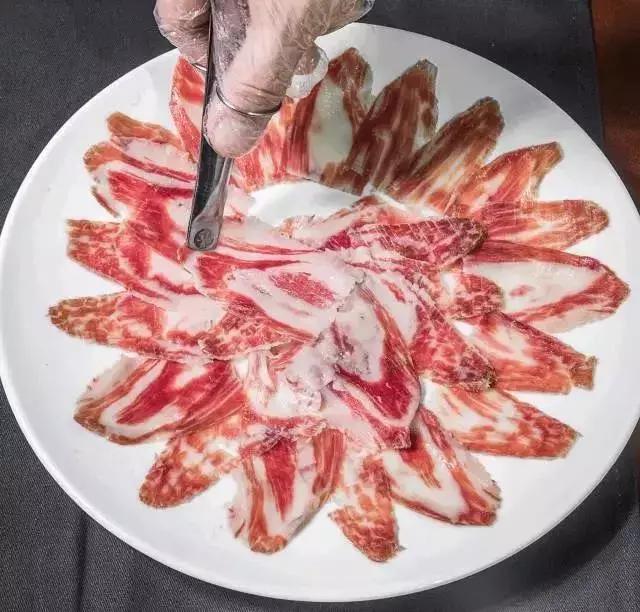 周末畅刷法国生蚝！招牌西班牙海鲜饭、珍稀火腿天天有！