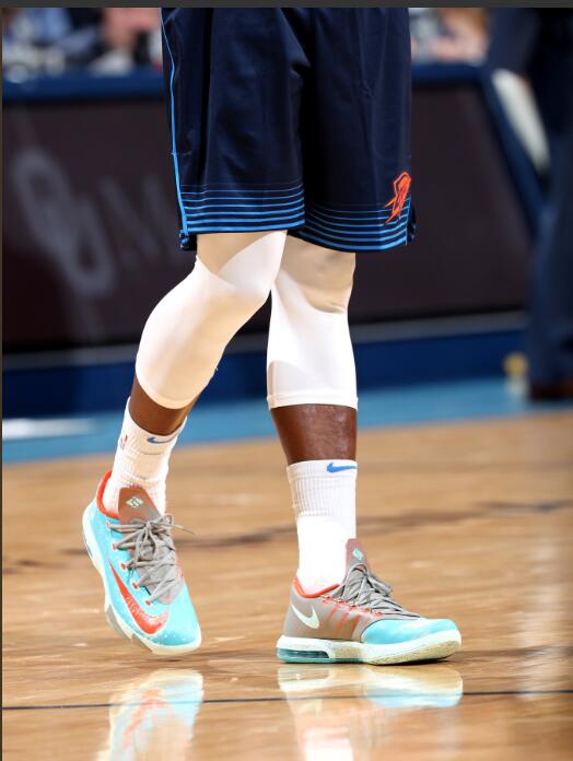 怎么看杜兰特kd11冰蓝真假,杜兰特季后赛不穿kd11