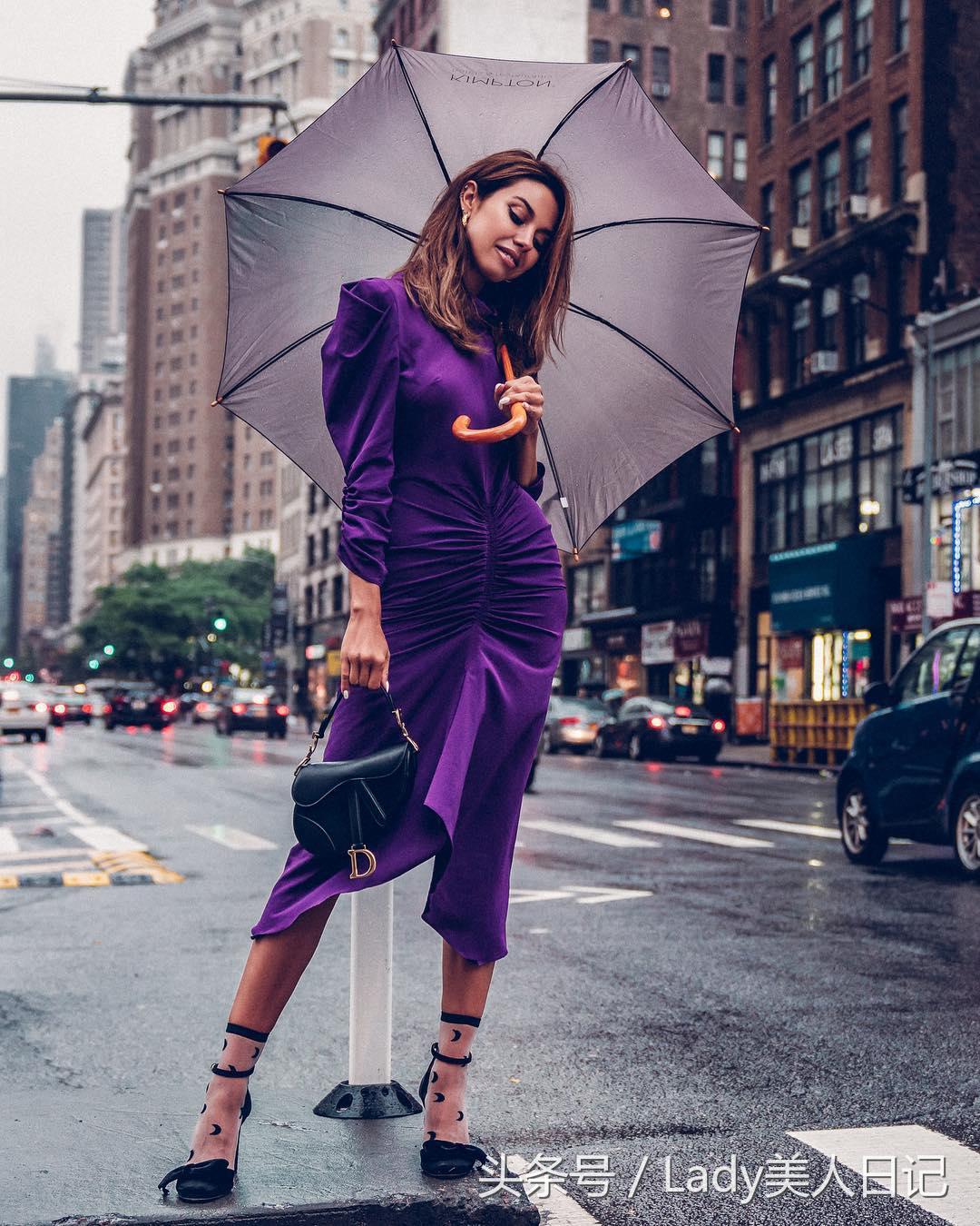 被这个外国女人给征服了,肤色不白却美成仙,还穿着pvc霸街了