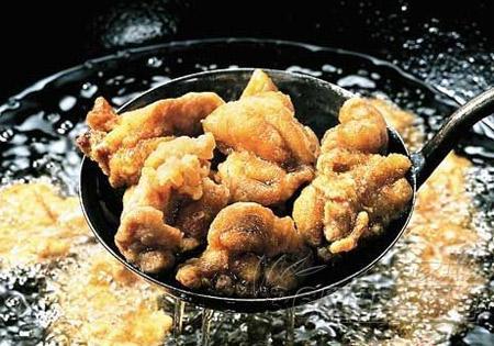 烤薯片与炸薯片哪个健康,非油炸薯片和油炸薯片的区别