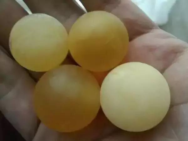 蜜蜡造假工厂：中国订单太多，锅炉都爆炸了！