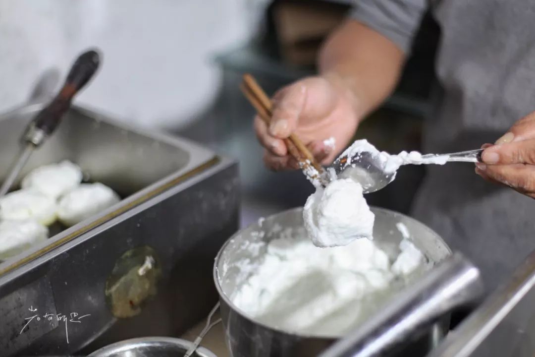 没有人来人往的城市,没有人山人海的地方