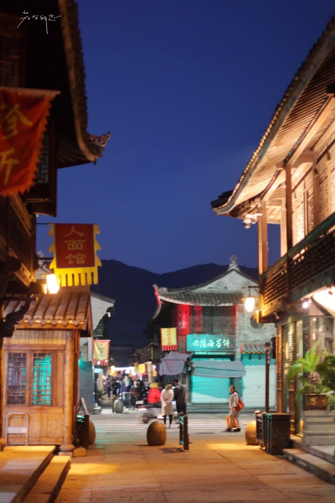 没有人来人往的城市,没有人山人海的地方