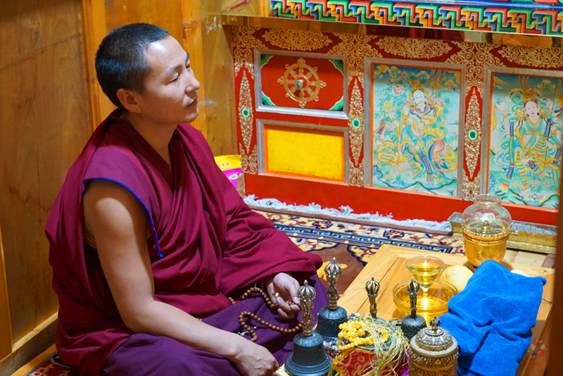 为什么藏人都说喇嘛最聪明?探秘青藏高原寺中的灵魂密码师