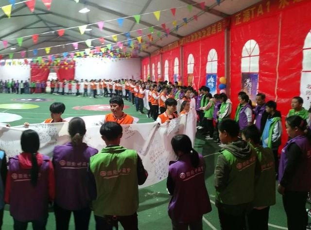 武汉钢城六中携手正源学堂第七班共同举办圆爱中国梦大型公益活动