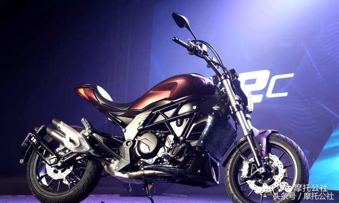 2019贝纳利大排量太子车,贝纳利1200cc三缸巡航车