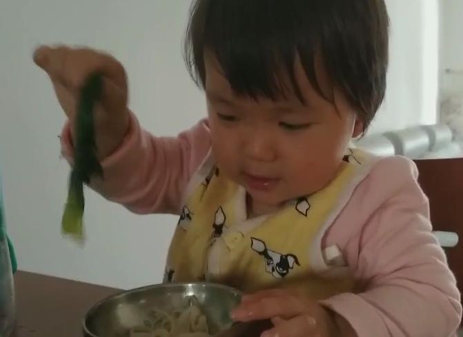 2岁宝宝挑食不吃菜怎么办,两岁多宝宝不爱吃青菜怎么办