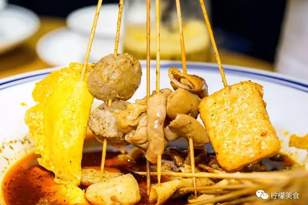 开在湖边的男团串串,我连店名都不会读