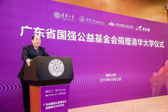 一份神秘礼物曾经让她感动不已,一份神秘礼物