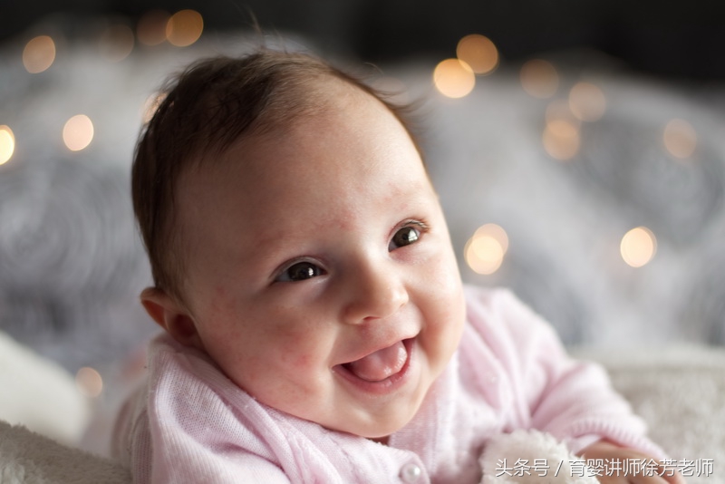 宝宝晨起眼屎超多是什么原因,婴幼儿起床后有眼屎