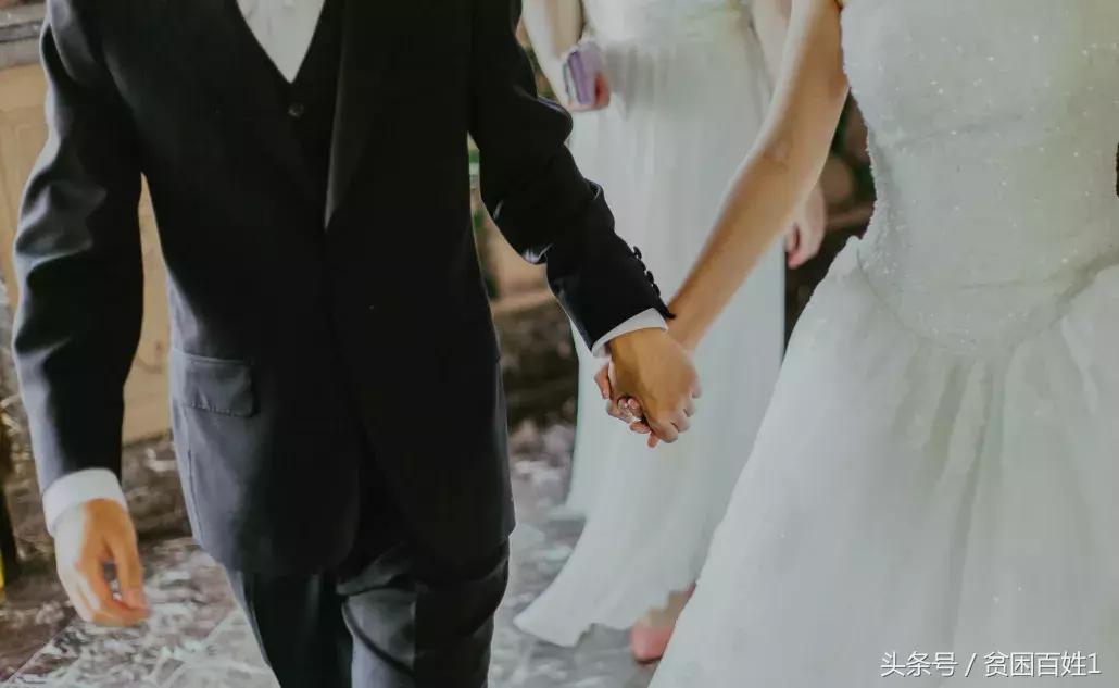 白天是夫妻晚上是邻居经典顺口溜,白天是夫妻晚上是邻居的原唱是谁