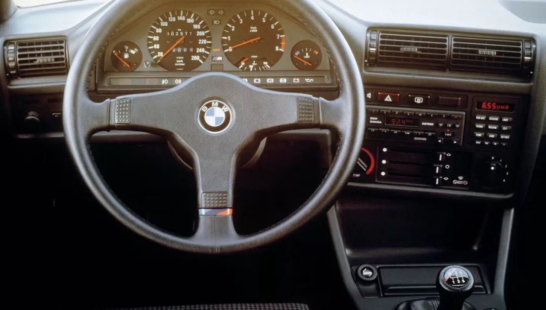 宝马m3历代车型发展回顾,宝马m32022款