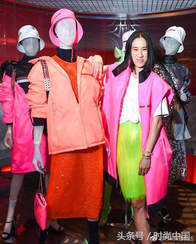 秦舒培助力维密秀,秦舒培秀肌肉