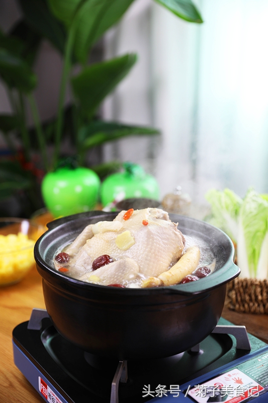 鲜人参汤补气血做法,鲜人参炖鸡汤的正确做法和功效