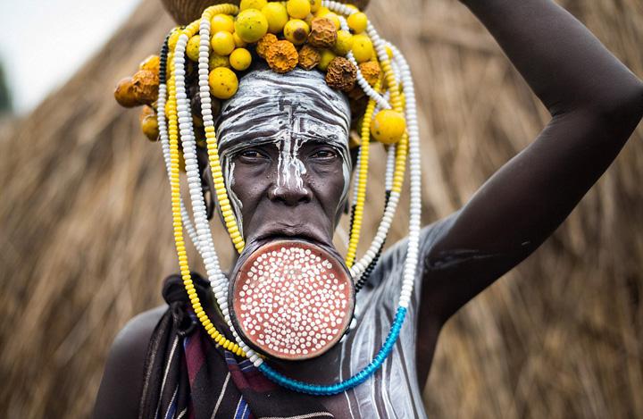 异域风俗：非洲人脸彩绘，小孩也臭美