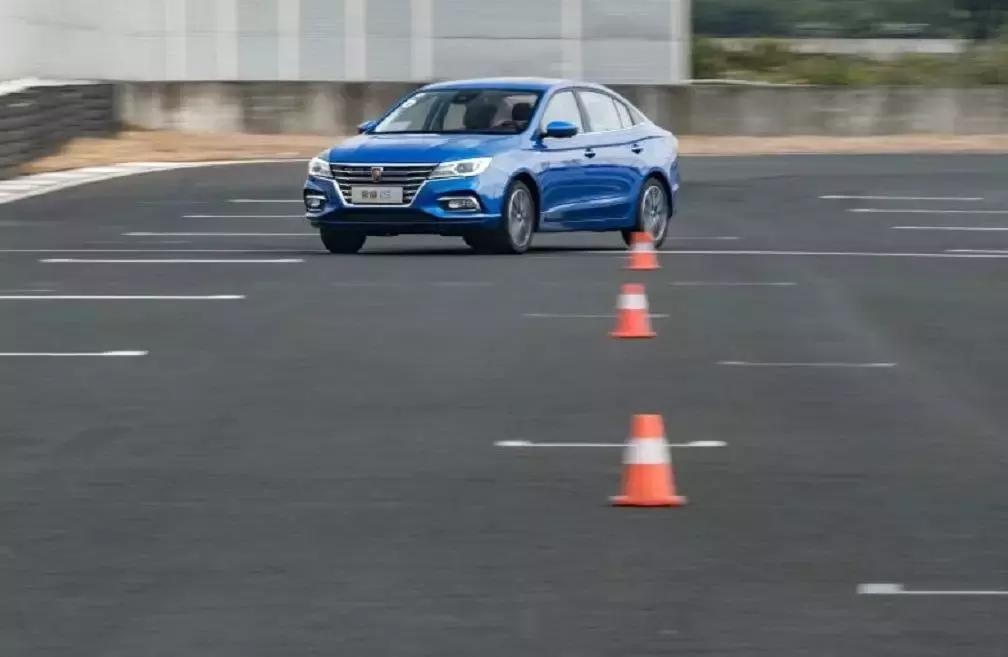 荣威i5试驾体验,荣威550新车评