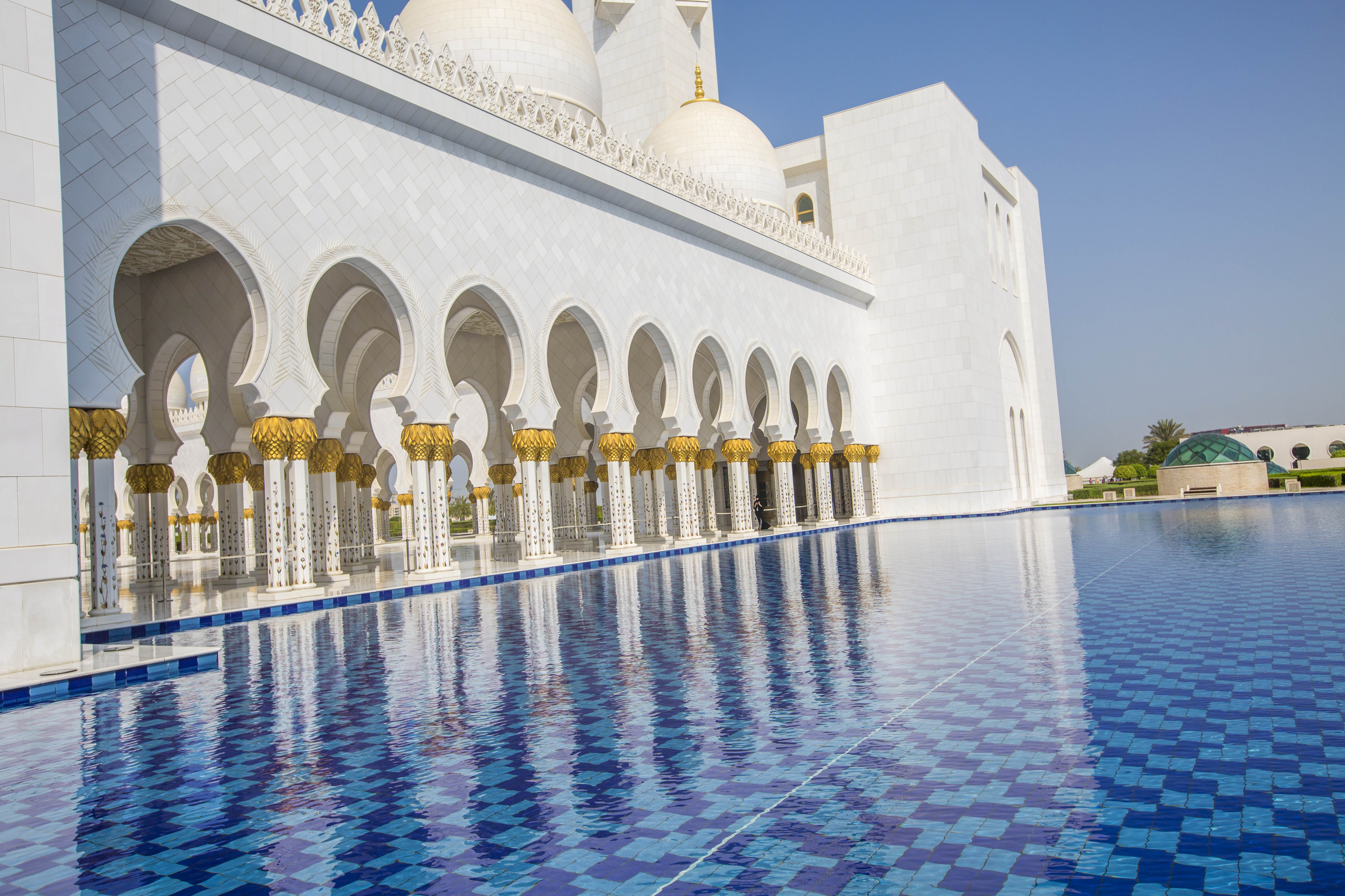 阿布扎比清真寺和阿里清真寺,阿联酋最奢华的清真寺