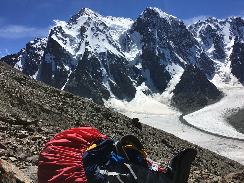 徒步到博格达峰,博格达环线雪域