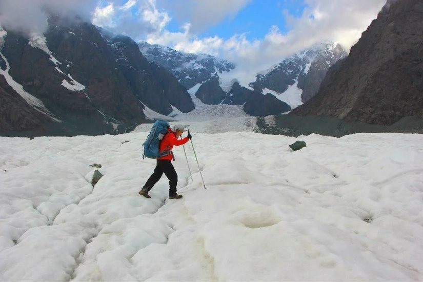 徒步到博格达峰,博格达环线雪域