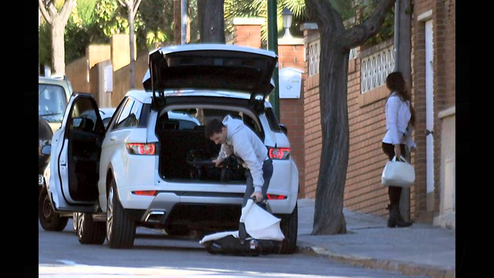 路虎和奔驰哪个比较好,路虎和奔驰哪个性价比高