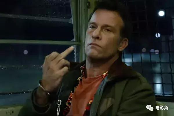 铁血战士不卡bug成就怎么做,铁血战士打不过就隐身