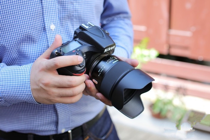 腾龙性价比最高的大变焦镜头推荐,腾龙35mm1.8定焦镜头值得买吗