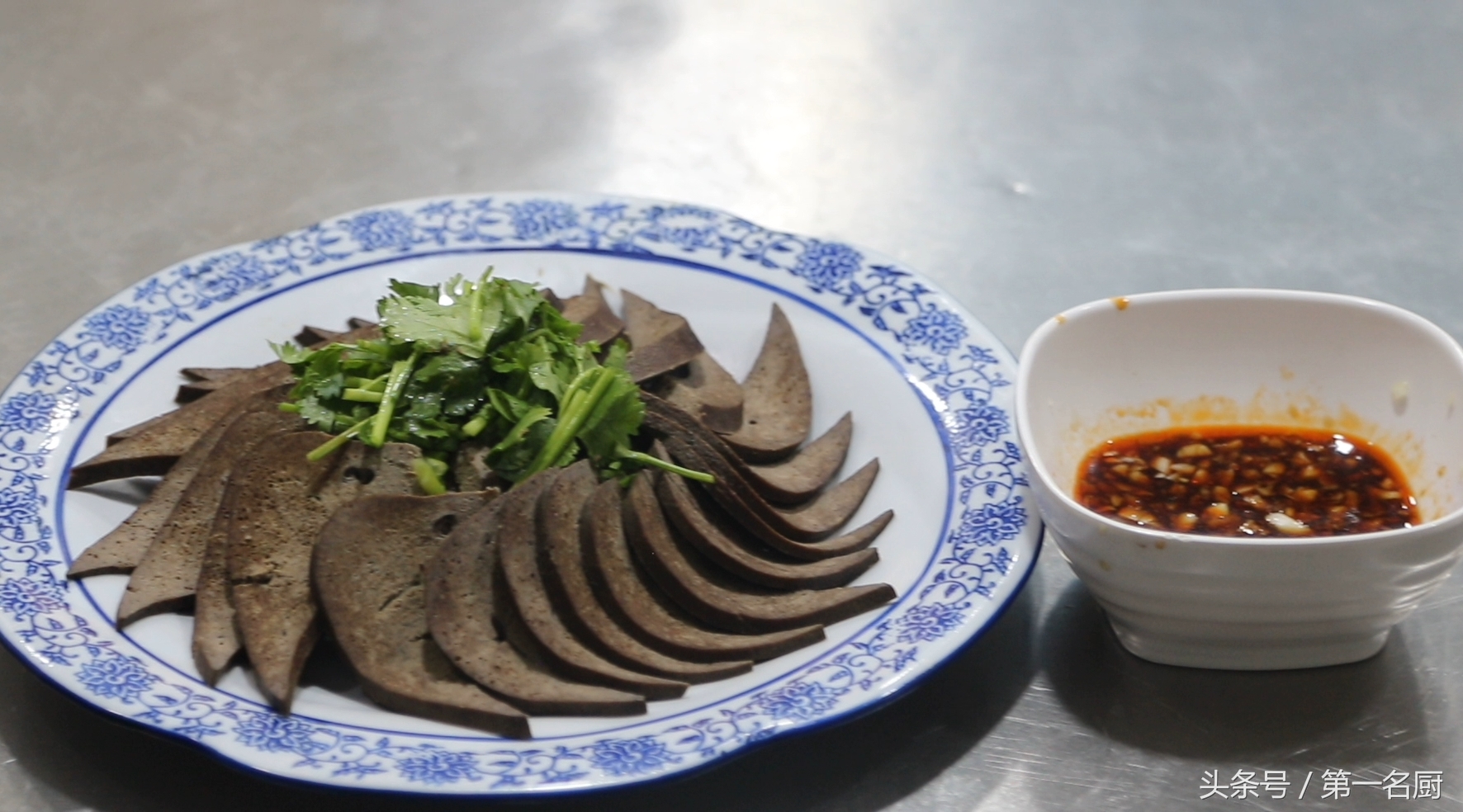 这才是正宗猪肝面的正确做法,好吃的猪肝做法了解一下