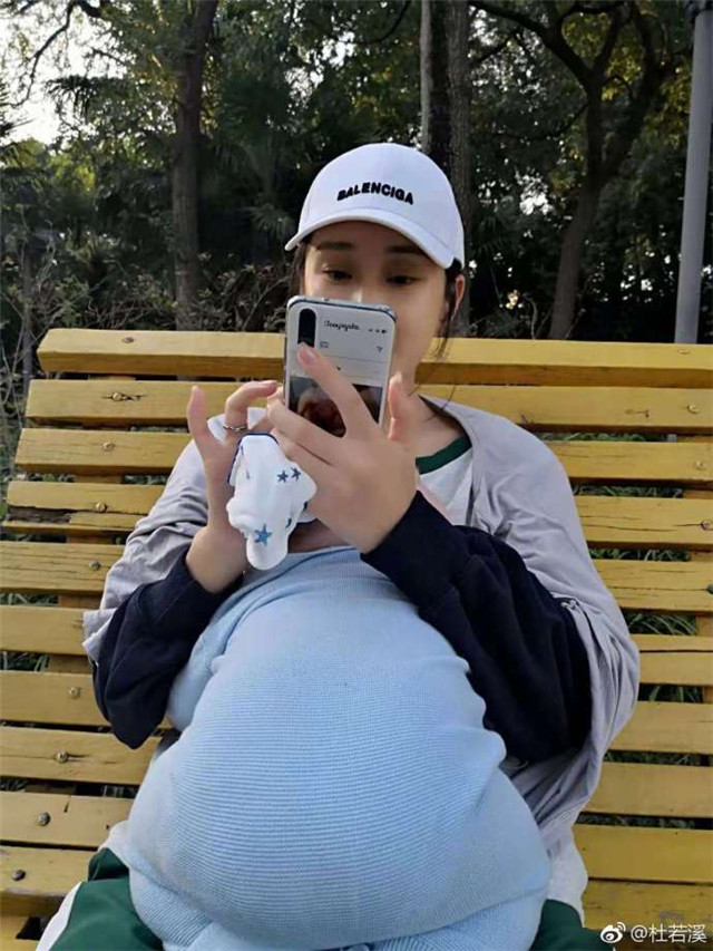 杜若溪小肉肉喝药,杜若溪女儿小肉肉哪年生的