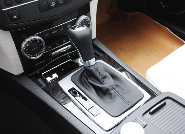 10年13万的奔驰C级和09年9万公里的宝马5系，11万多适合哪台车