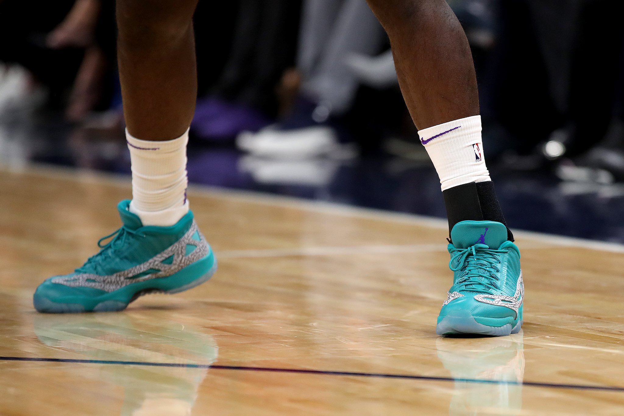 汤神回归穿的篮球鞋,汤神签约安踏前穿什么鞋