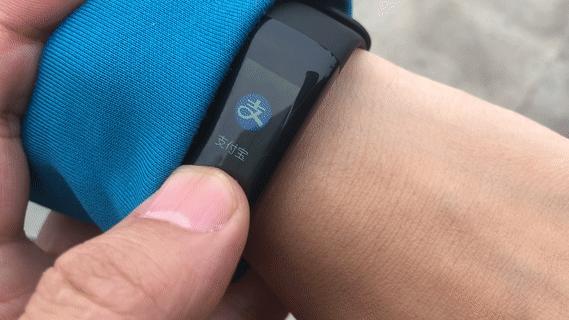 乐心手环5VS荣耀手环4：都说要搞定专业健身+购物？