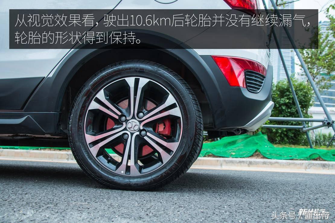 车胎扎了怎么补气,怎么往车胎里打补胎液