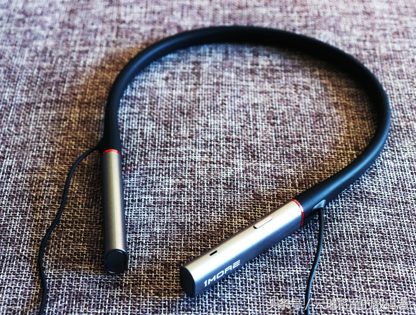 1more颈挂式蓝牙耳机推荐,红点奖获奖耳机