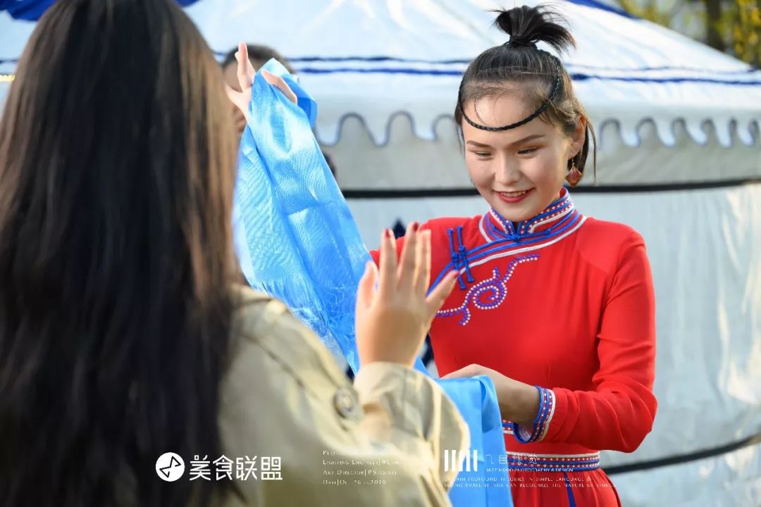 走进蒙古包吃烤羊美食,昆明必吃烤全羊好去处