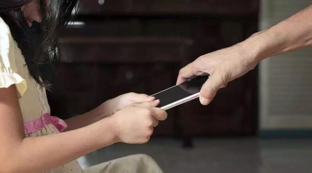 软色情又泛滥：初中生学习资料竟夹带色情内容