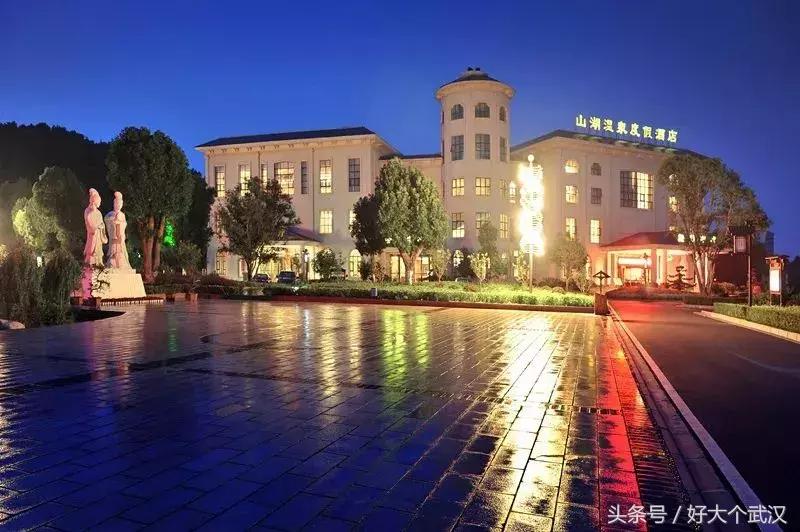 在武汉的几十块钱泡温泉网红景点,温泉泡池网红地点