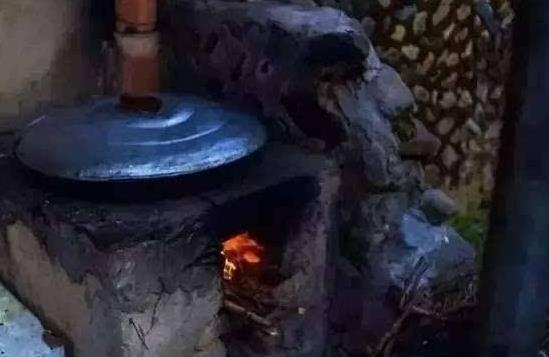 为啥柴火做的饭香,为什么农村柴火灶烧的饭菜好吃