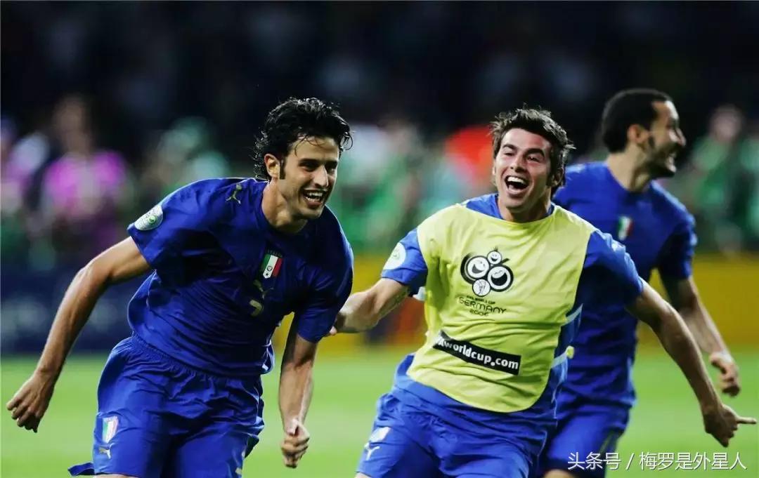 足球是男孩子一生的浪漫,足球是男孩子的浪漫图片