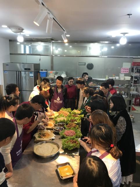 朋友卖卤味，一天利润2000，悄悄告诉我做卤菜的秘制配方